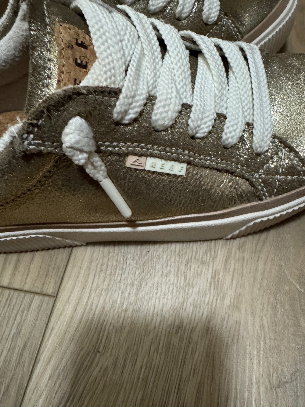 Reef Women's Lay Day Dawn Metallic Sneakers Sz. 8 Champagne Suede - Picture 6 of 13